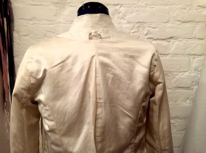 vogue 8958 back facing